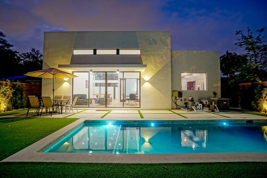 הוילה מיאמי Design House -Heated Pool -Big Yard -Gated Parking מראה חיצוני תמונה
