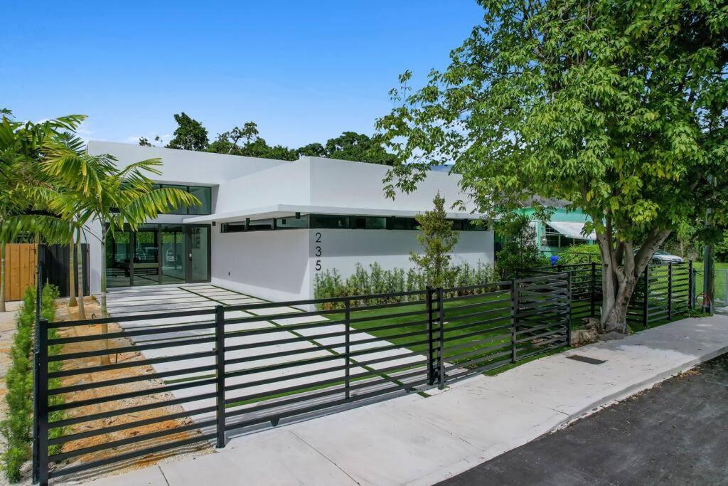 הוילה מיאמי Design House -Heated Pool -Big Yard -Gated Parking מראה חיצוני תמונה